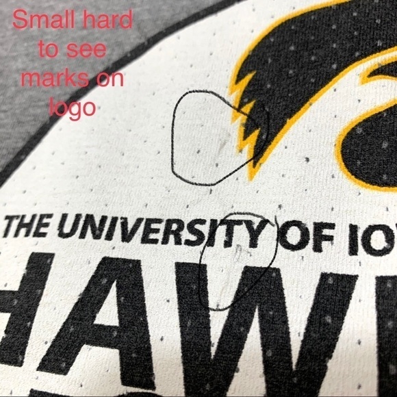 University of Iowa Hawkeyes Short Sleeve V-Neck Graphic T-Shirt Size Medium - Picture 8 of 13